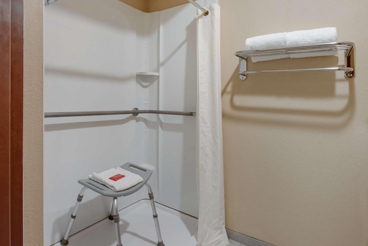 Hotel Surestay By Western Airport 3*