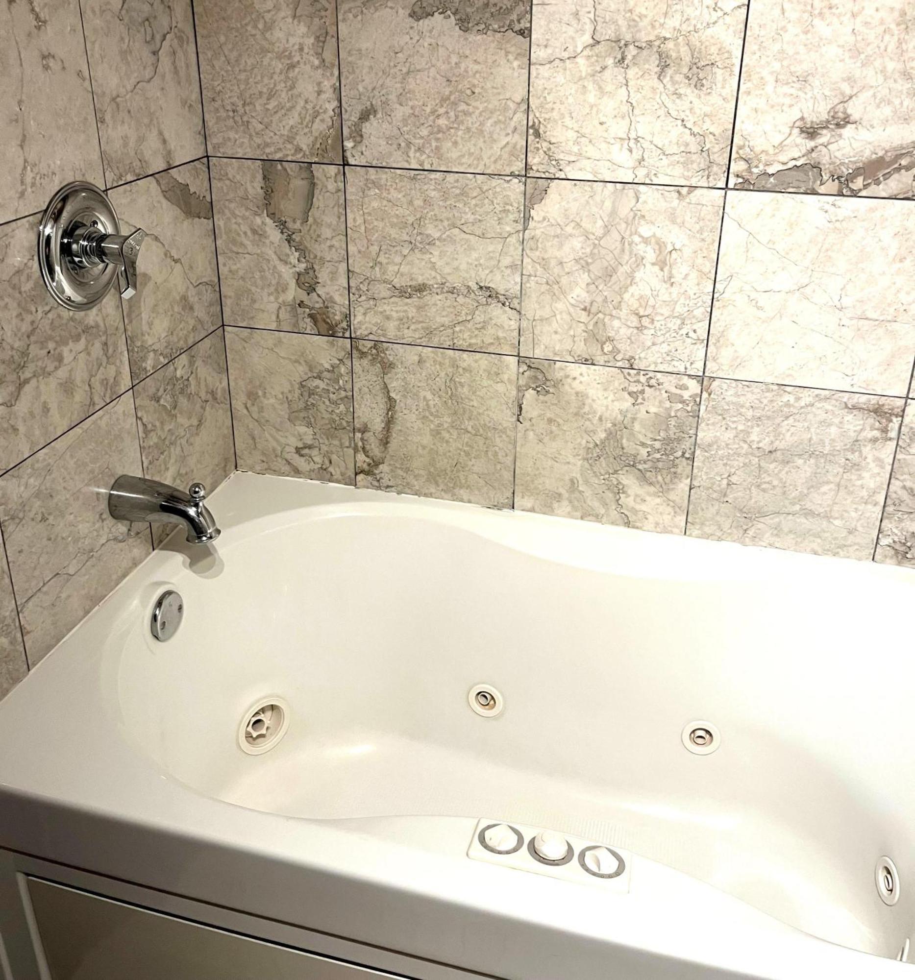 Hotel Surestay By Western Airport